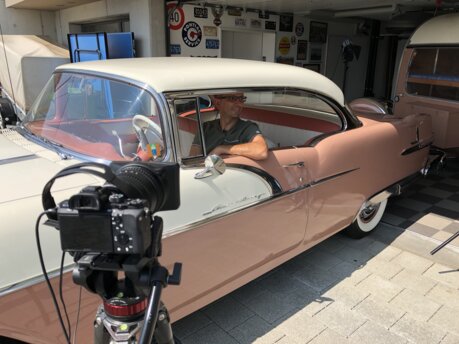 Mann in Oldtimer