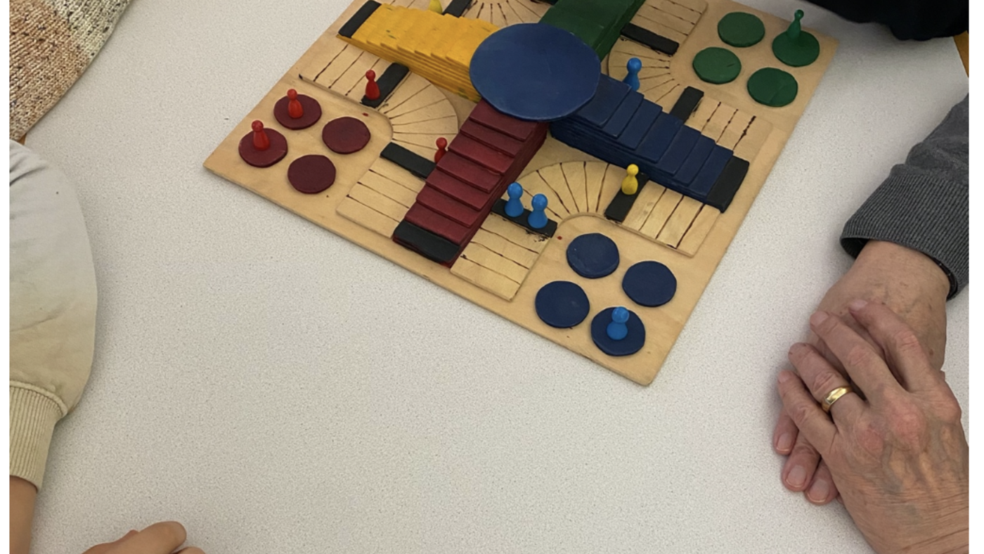 Jeu « Hâte-toi lentement » à quatre joueurs