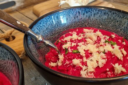 Houmous de betterave rouge au raifort