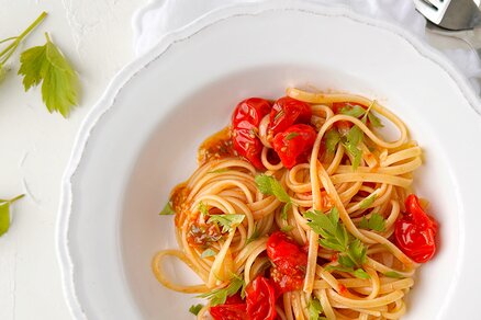 Linguine à la livèche et aux tomates cerises