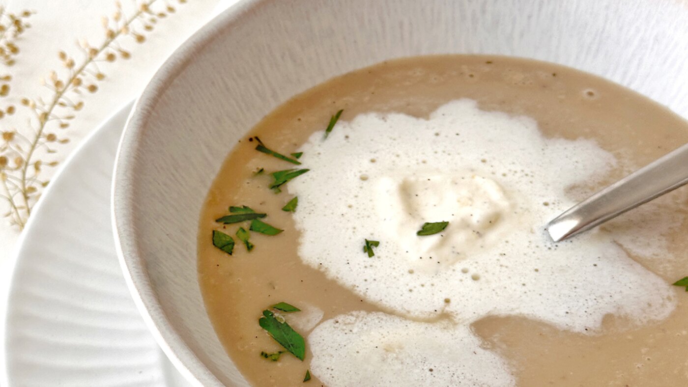 Waldmeistersuppe mit Vanille