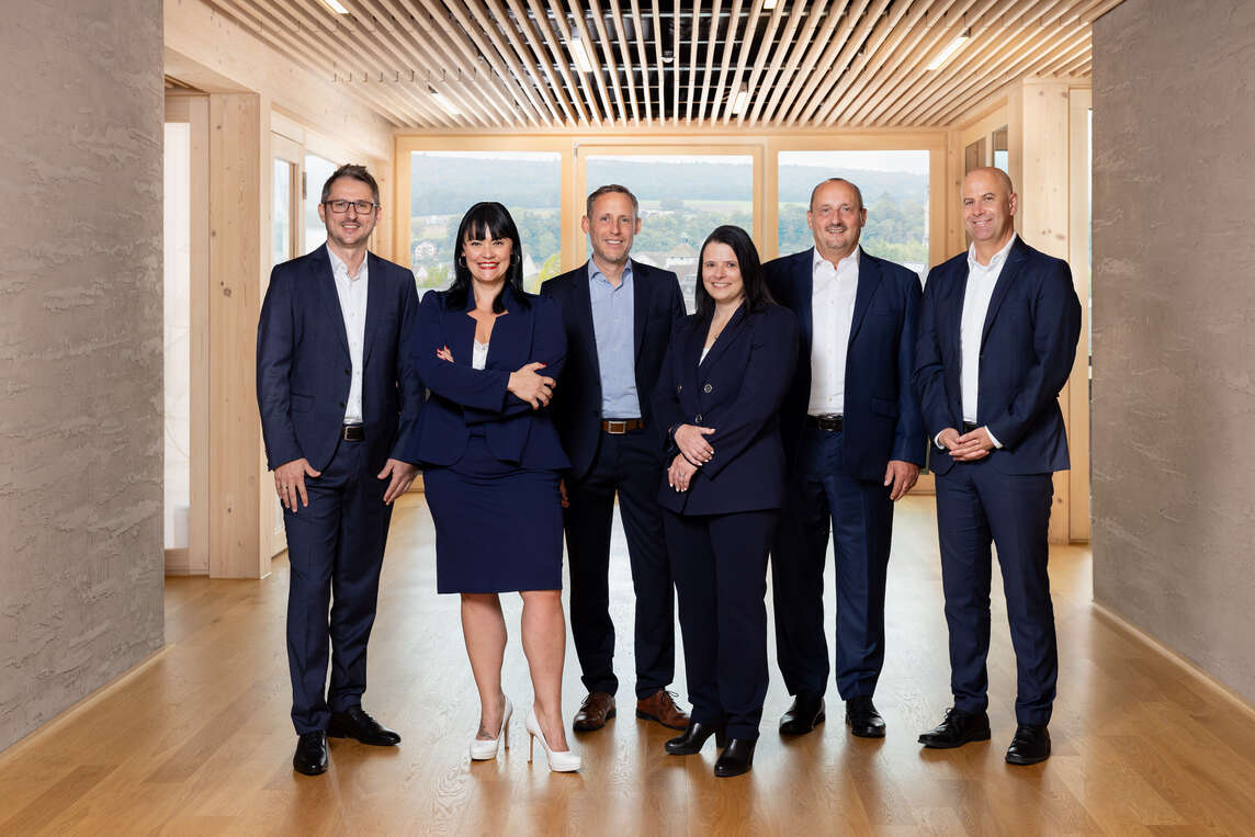 Astrit Bajrami, Carolina Pirelli, Patrick Tanner, Andrea Grolimund, Kurt Bührer, Dr. Reto Flury, Geschäftsleiter (de g..à d..)