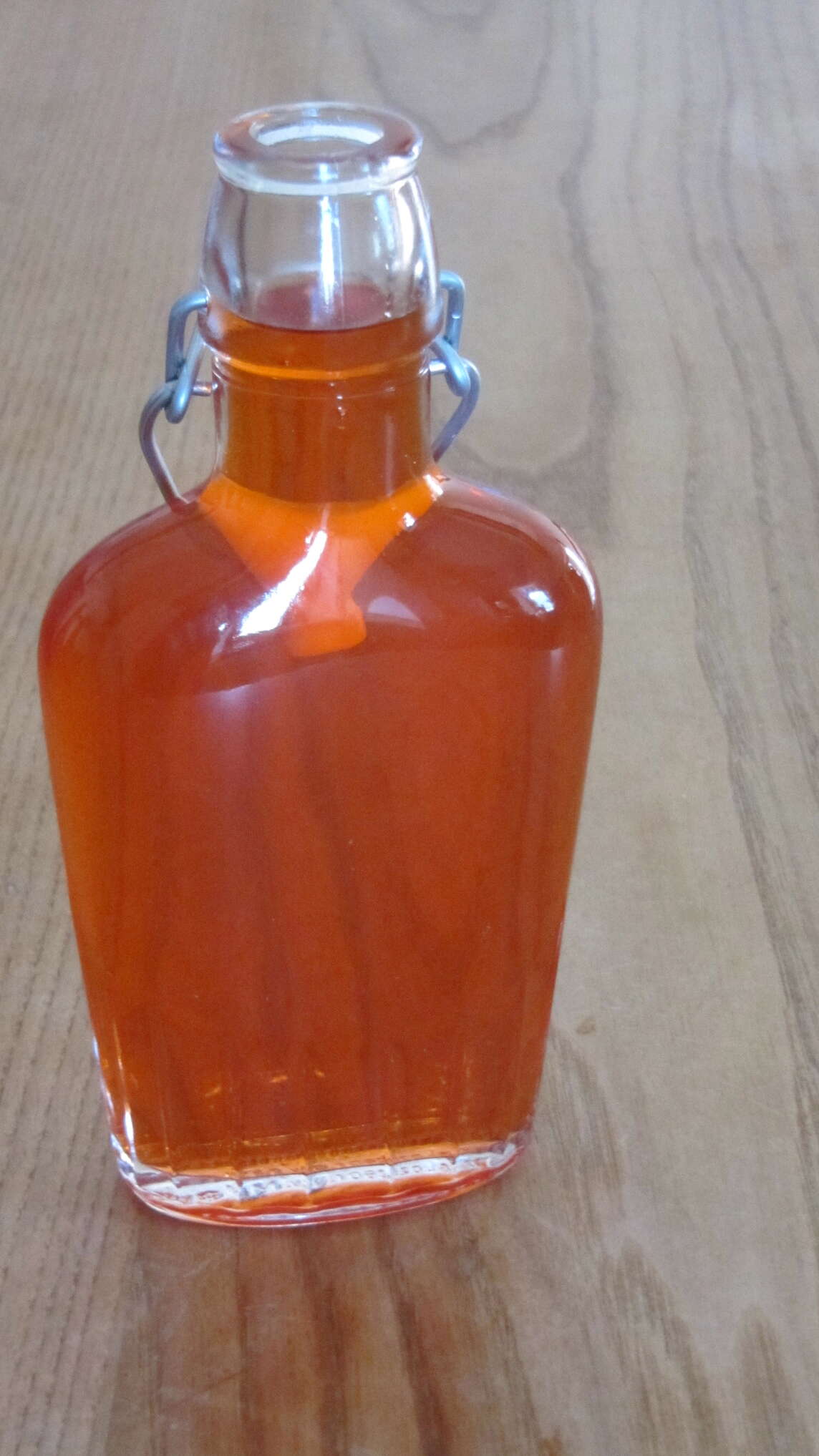 Bouteille de sirop de mélisse d'or