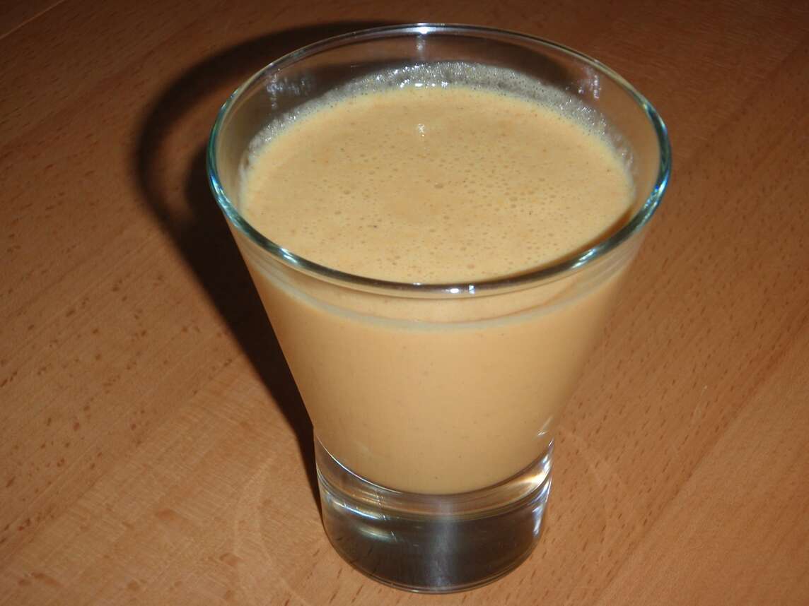 Verre de Martini avec smoothie à l'argousier
