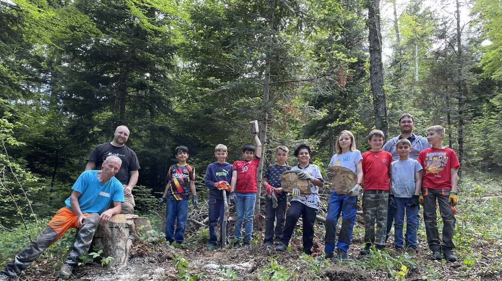 Photo des bénévoles Engagements " Nettoyer la forêt "