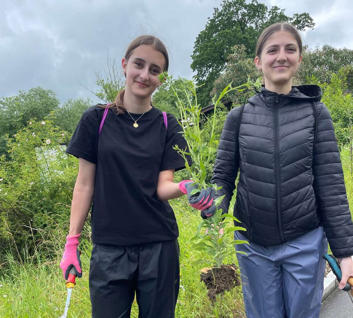 Deux filles avec des néphytes