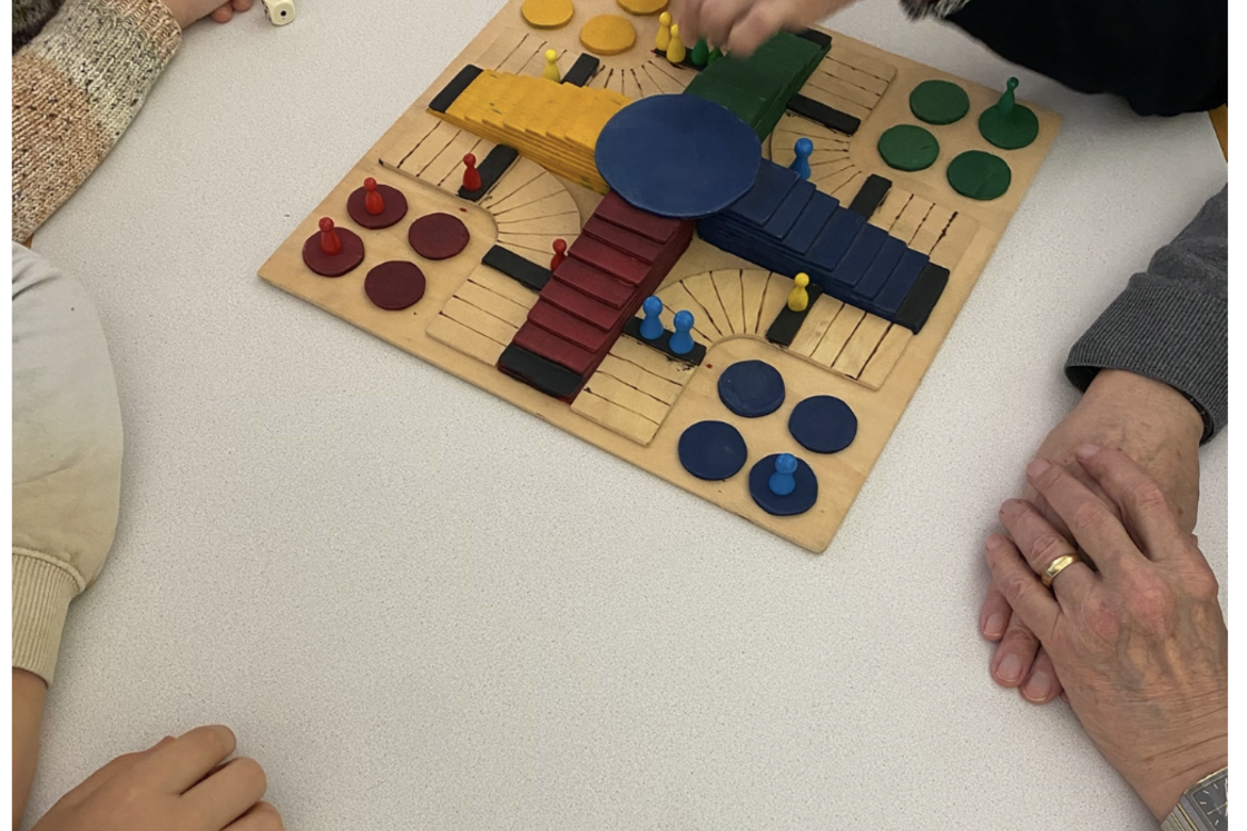 Jeu « Hâte-toi lentement » à quatre joueurs