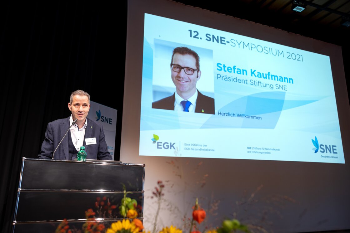 Accueil par Stefan Kaufmann, Président de la Fondation SNE | © Patrik Hänggi